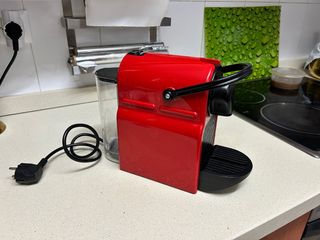 Cafetera Nespresso Krups roja