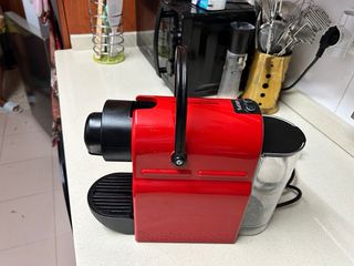 Cafetera Nespresso Krups roja