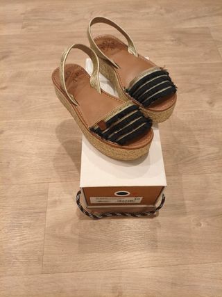 Menorquinas POPA negras doradas 39