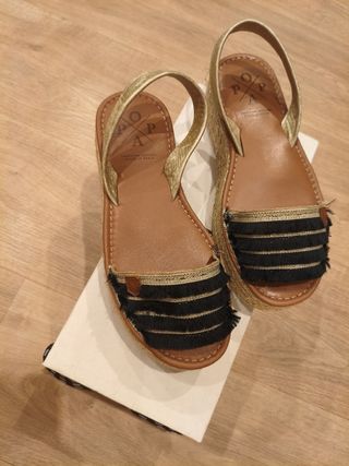 Menorquinas POPA negras doradas 39