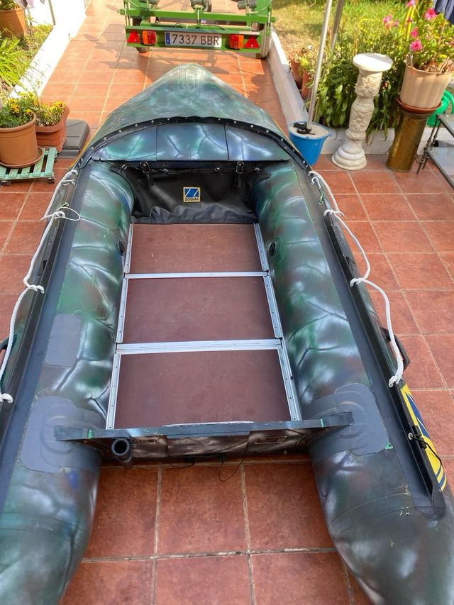 Embarcación neumática Zodiac + remolque + Motor