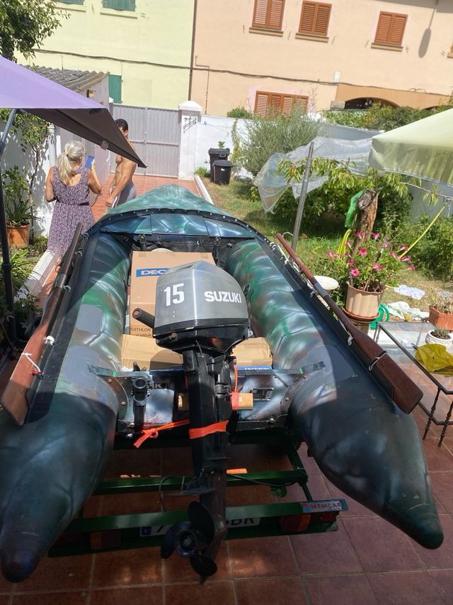 Embarcación neumática Zodiac + remolque + Motor