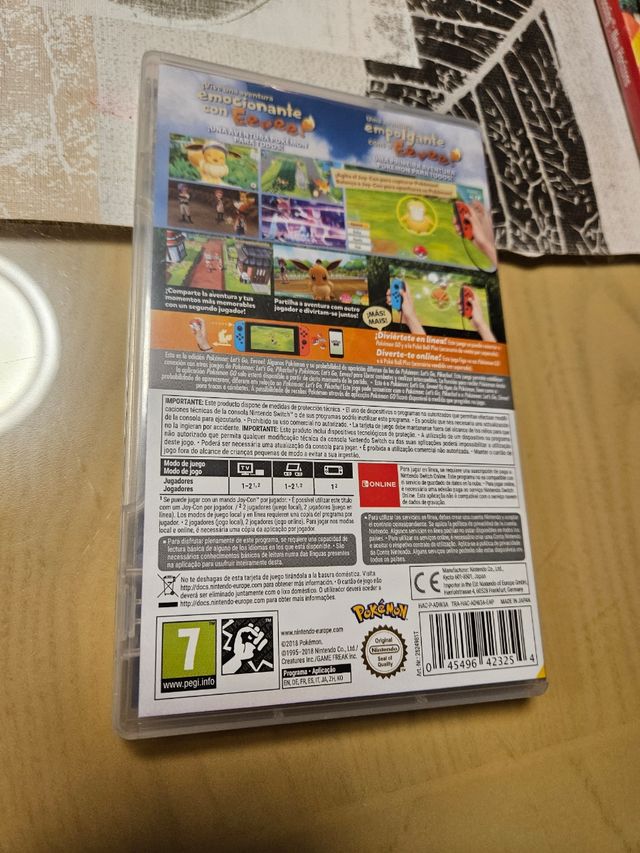 Caja Pokémon Let's Go Eevee! Switch
