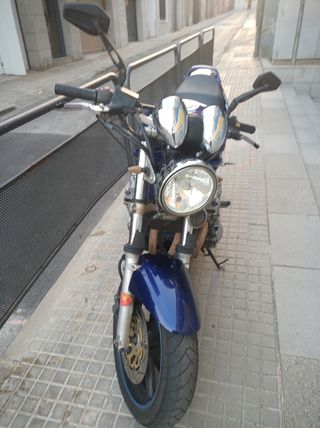 -Suzuki Bandit 600.