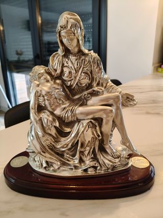 Piedad Miguel Ángel - Estatuilla