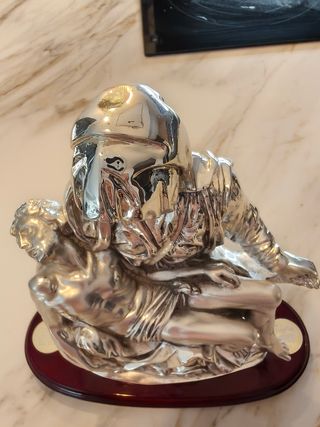 Piedad Miguel Ángel - Estatuilla