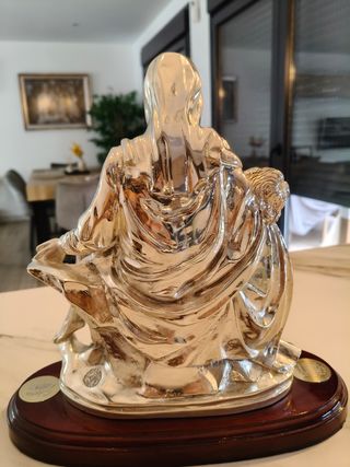 Piedad Miguel Ángel - Estatuilla