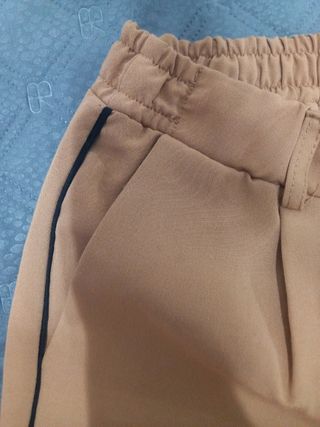 Pantaloni Bershka beige - usati pochissime volte .