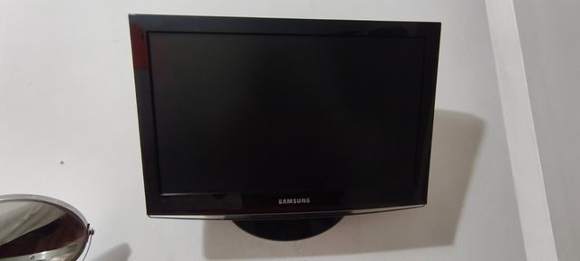 TV Samsung 32" negra