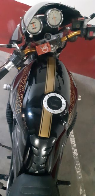 Suzuki Bandit GSF400 negra
