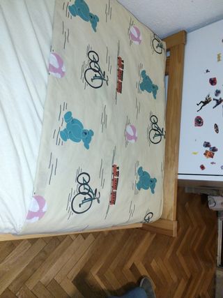 Cama infantil Ikea -  con protectores