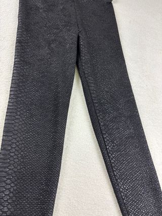 Leggings negra de tela de piel sintética