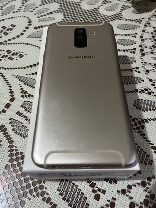 Samsung Galaxy A6+ - Smartphone