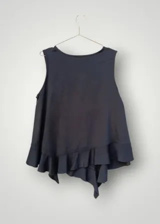 Top negro asimétrico