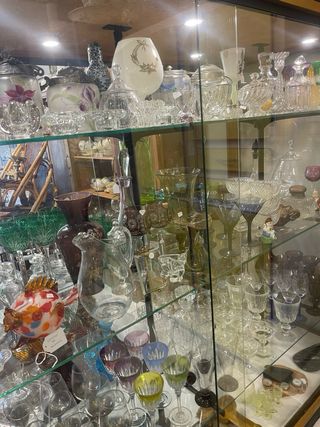 Vitrina años 30-40: Madera y cristal.