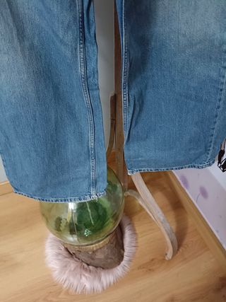 Vaqueros acampanados Bershka 32