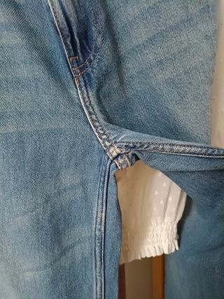 Vaqueros acampanados Bershka 32