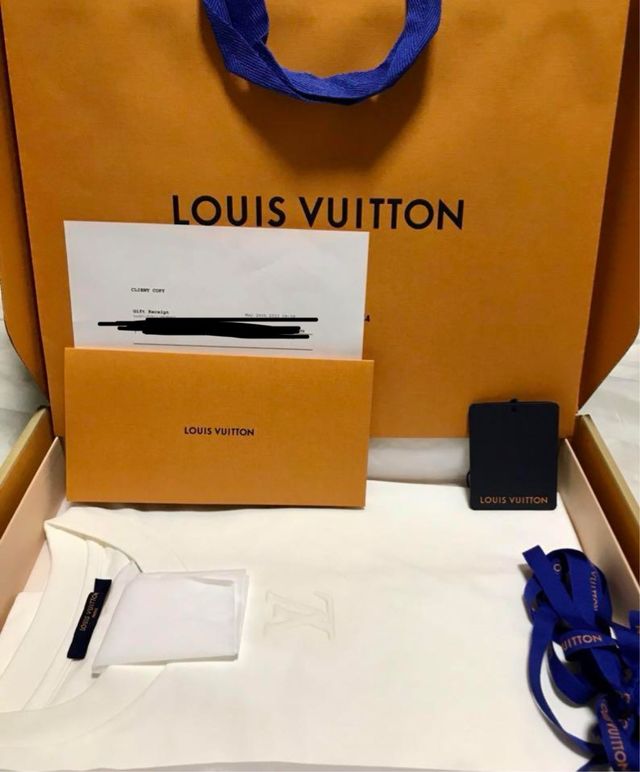 Camiseta LV blanca embossed