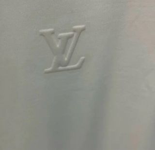 Camiseta LV blanca embossed