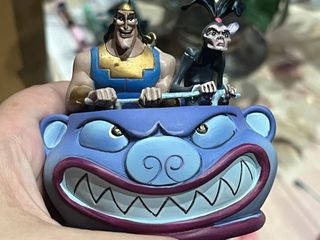 adorno Yzma/Kronk las locuras del emperador.disney