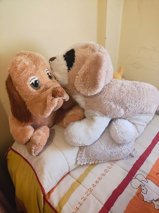2 Peluches Perros - Suaves y nuevos