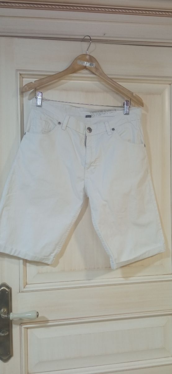 Bermudas blancas hombre