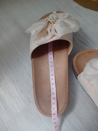 Ciabatte beige con fiocco