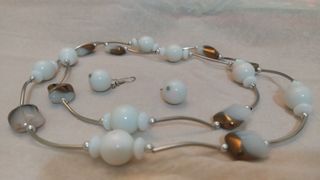 Collar y pendientes artesanales dorado-blanco