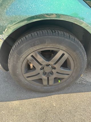 Llantas VW Golf 4 con ruedas casi nuevas