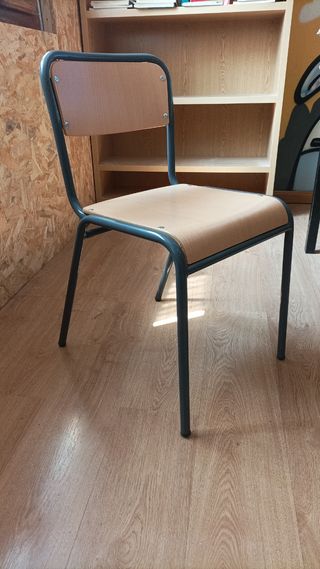Silla escolar vintage gris y madera