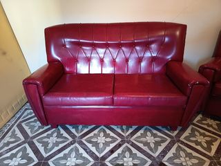 Sofá y sillón rojos - Piel sintética