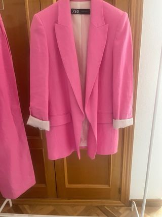 Traje de lino rosa Zara - Blazer y pantalón