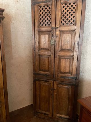 Armario antiguo de madera