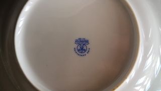 Vajilla porcelana fina blanca y dorada