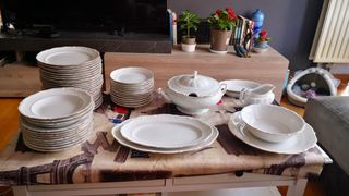 Vajilla porcelana fina blanca y dorada