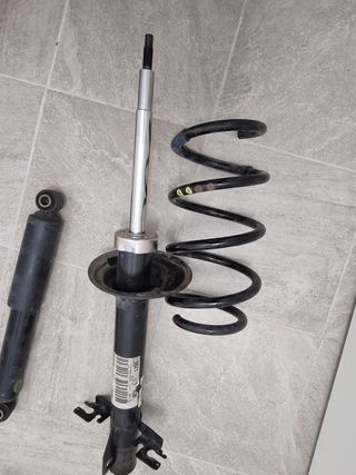 Amortiguador delanteros muelles Fiat y traseros.