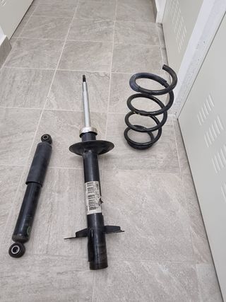 Amortiguador delanteros muelles Fiat y traseros.