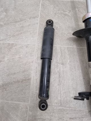 Amortiguador delanteros muelles Fiat y traseros.