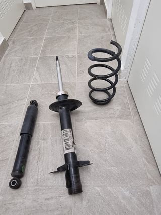 Amortiguador delanteros muelles Fiat y traseros.