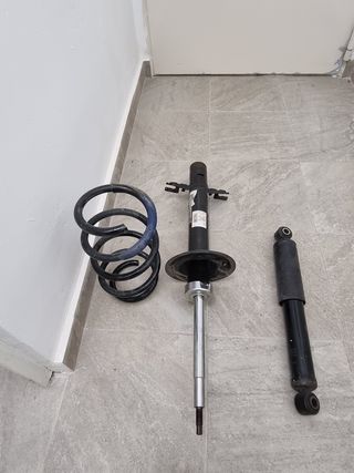 Amortiguador delanteros muelles Fiat y traseros.