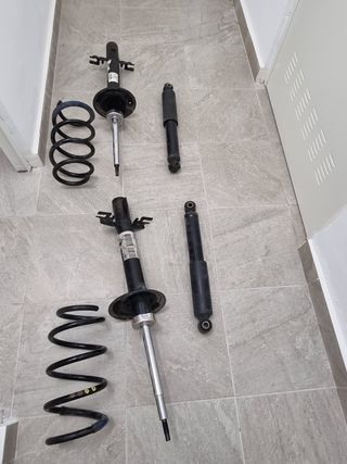 Amortiguador delanteros muelles Fiat y traseros.