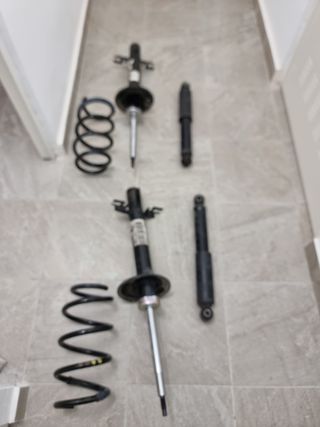 Amortiguador delanteros muelles Fiat y traseros.