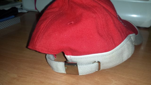 Gorra roja personalizada