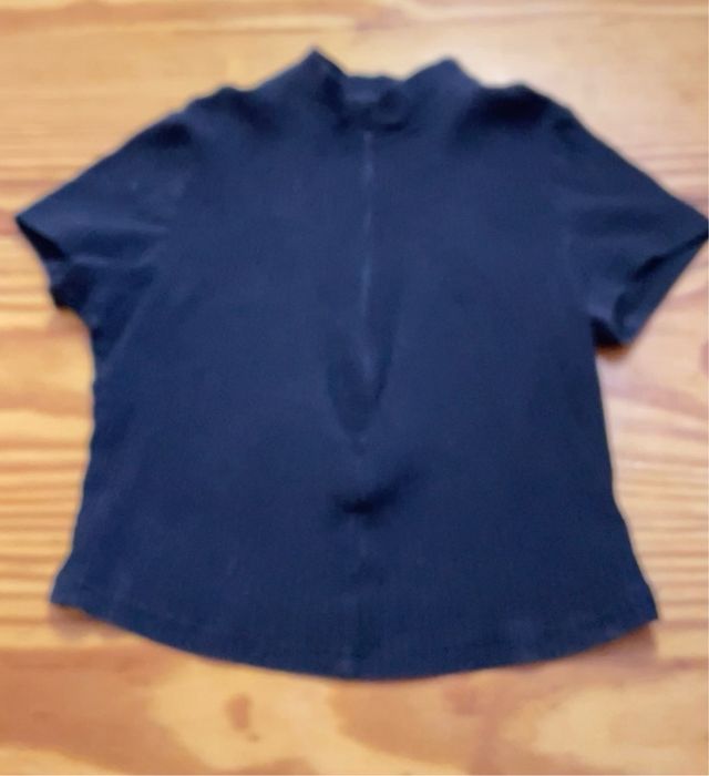 Crop top negro cremallera