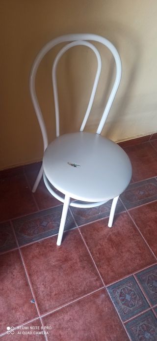 Silla vintage blanca cocina