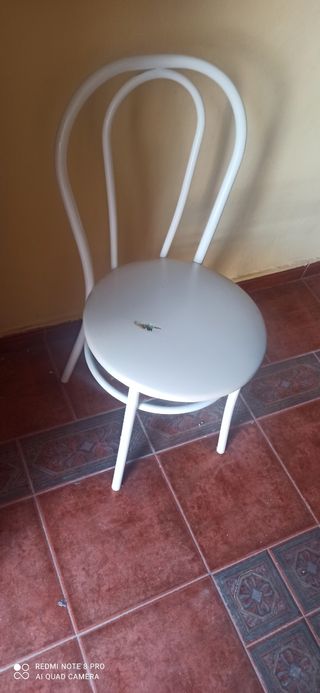 Silla vintage blanca cocina
