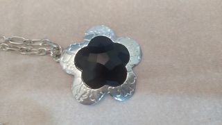 Collar Agatha flor con grabados