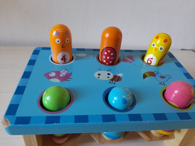 Gioco Picchia l'uccellino in legno