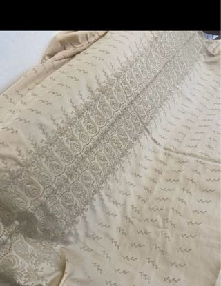 Colcha Beige Bordada - Raso - 135cm