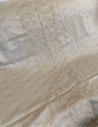 Colcha Beige Bordada - Raso - 135cm